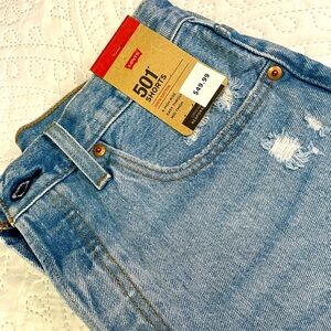 Levi’s 501 mid thigh shorts